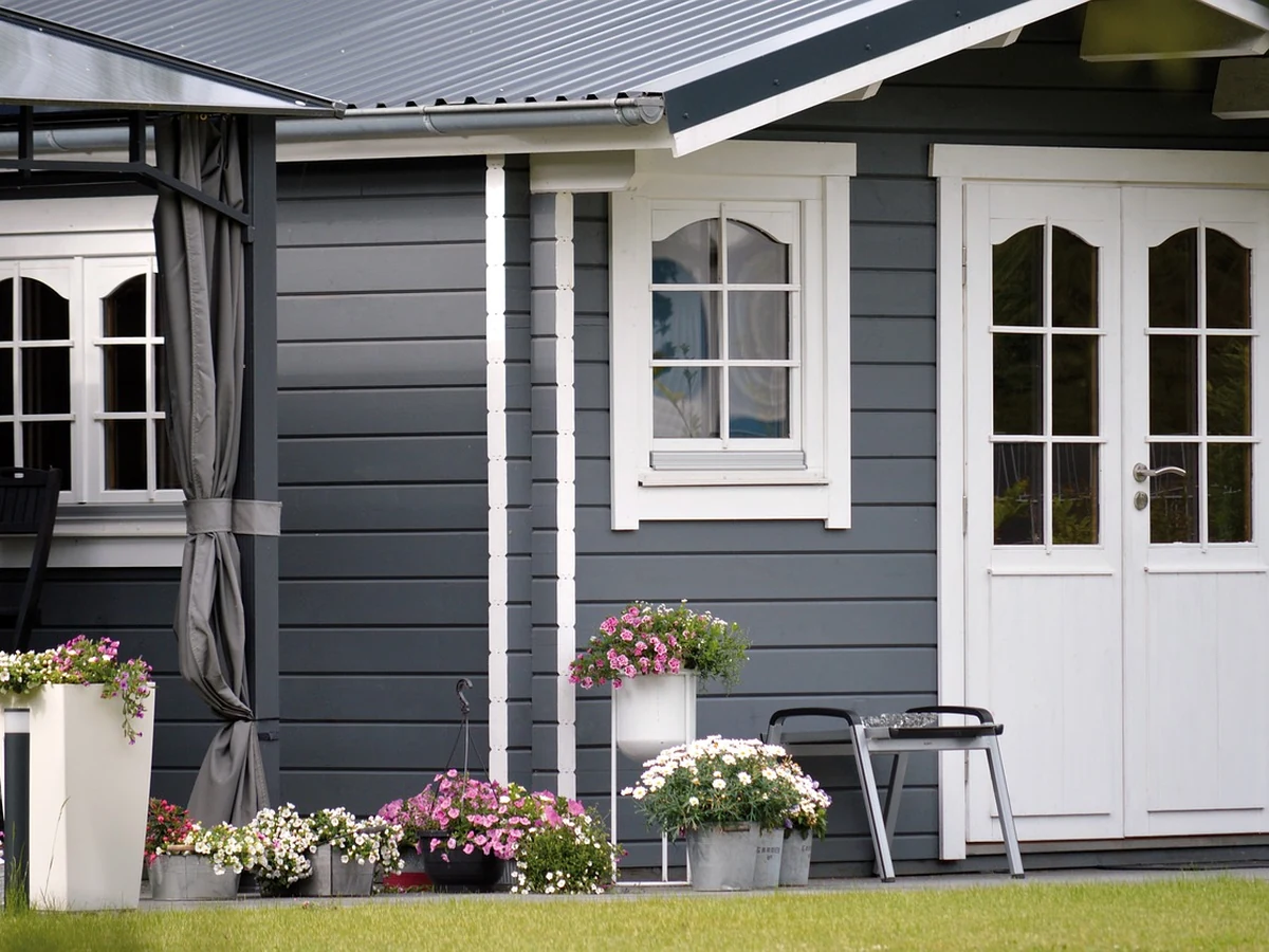 Grey and white timber exterior painting in Sevenoaks by Sevenoaks Painters